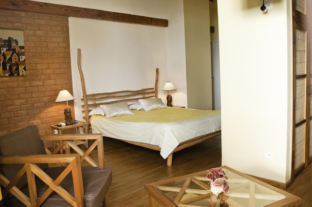 Hotel Restaurant Le Combava アンタナナリボ 部屋 写真