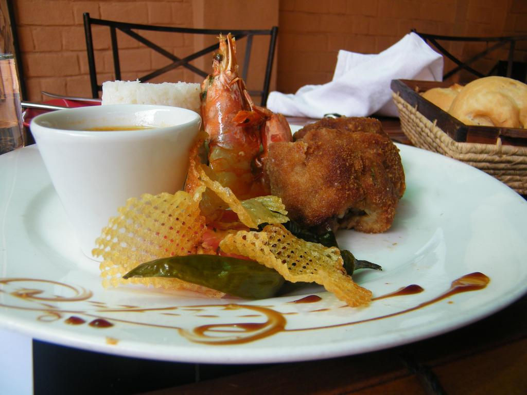 Hotel Restaurant Le Combava アンタナナリボ エクステリア 写真